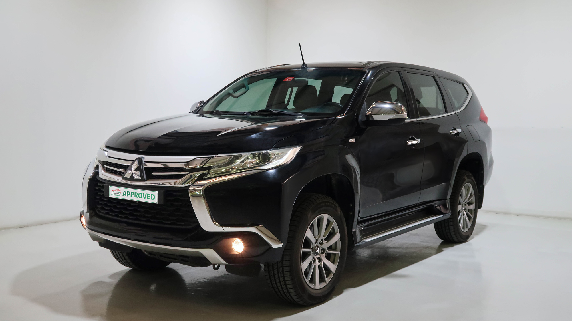 Montero Sport 3.0 4WD GLS SUNROOF X37 Black Mica