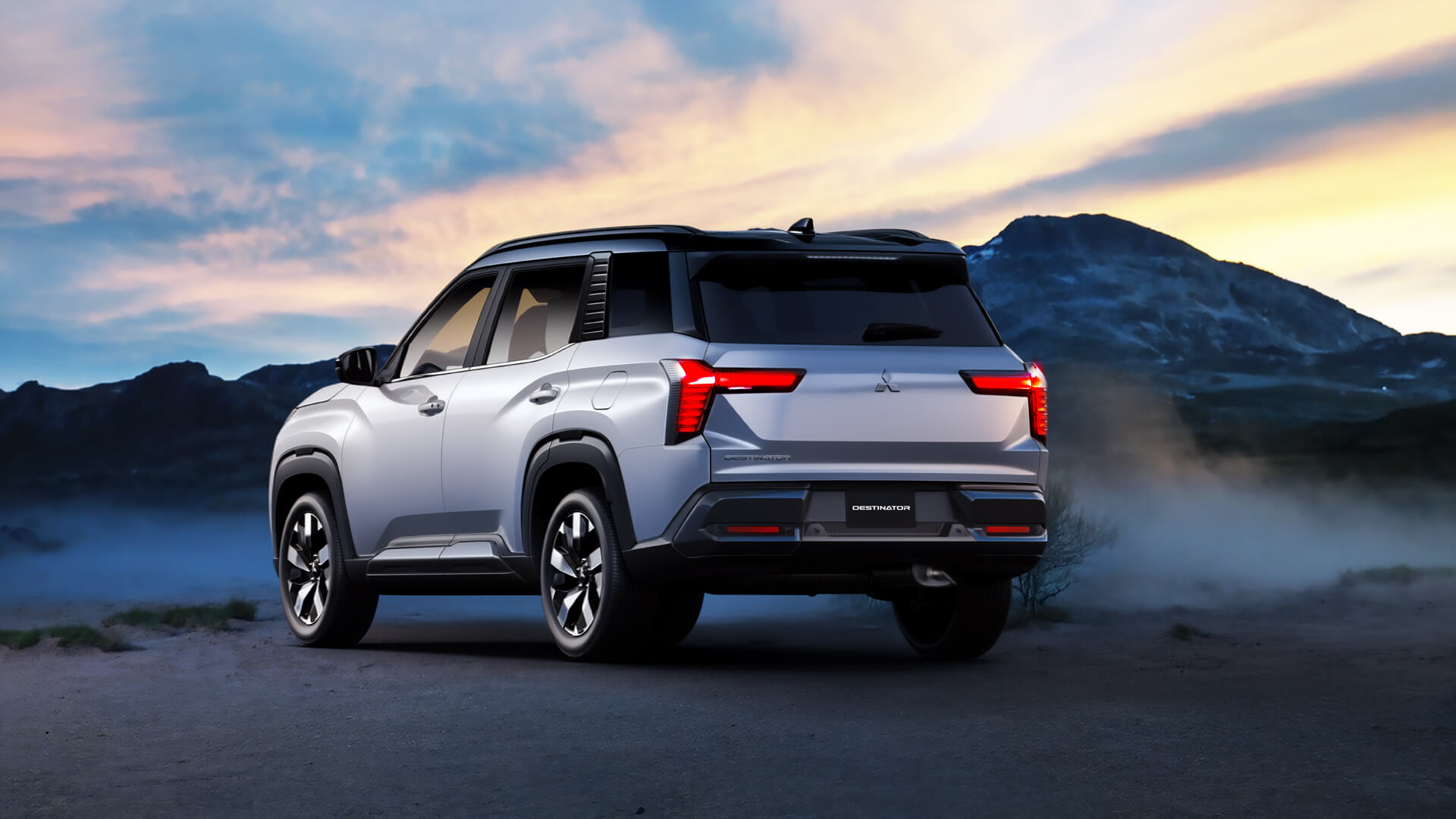 Destinator Rear View Action