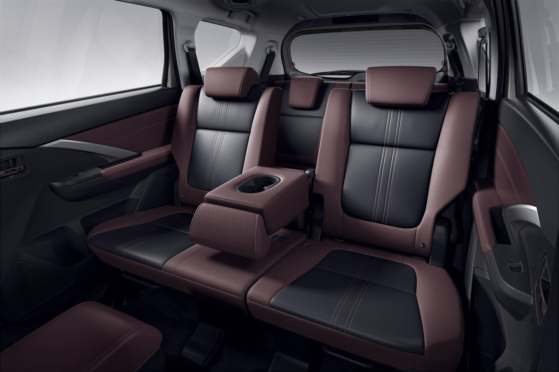 Xpander Cross interior seating